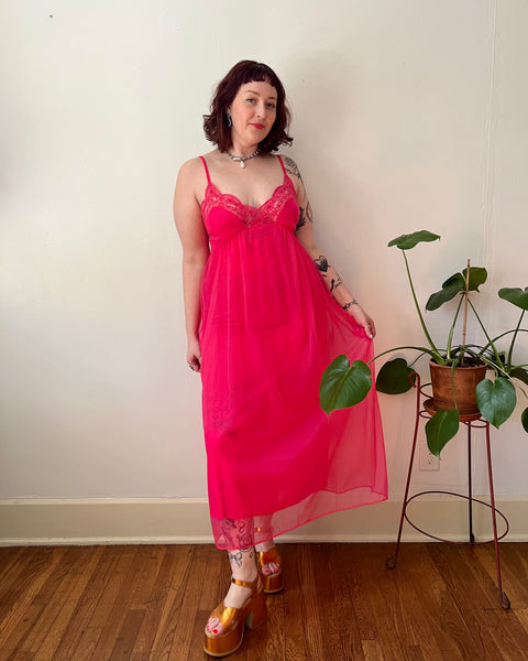 60s hot pink nightgown (M)