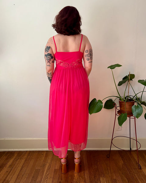 60s hot pink nightgown (M)