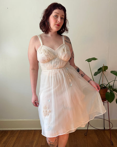 50s ivory butterfly patched nightgown (M/L)